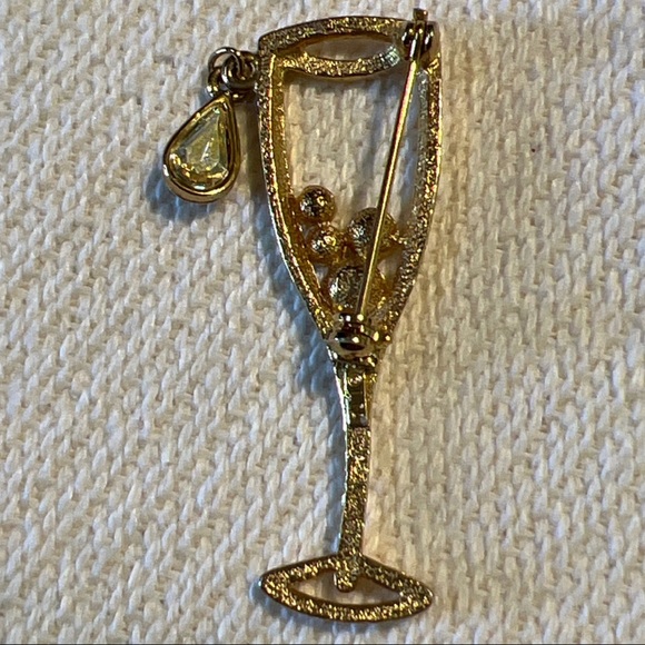 Lianna, Inc. marked ©LIA Champagne Glass Brooch with Rhinestone Bubbles - Picture 5 of 9